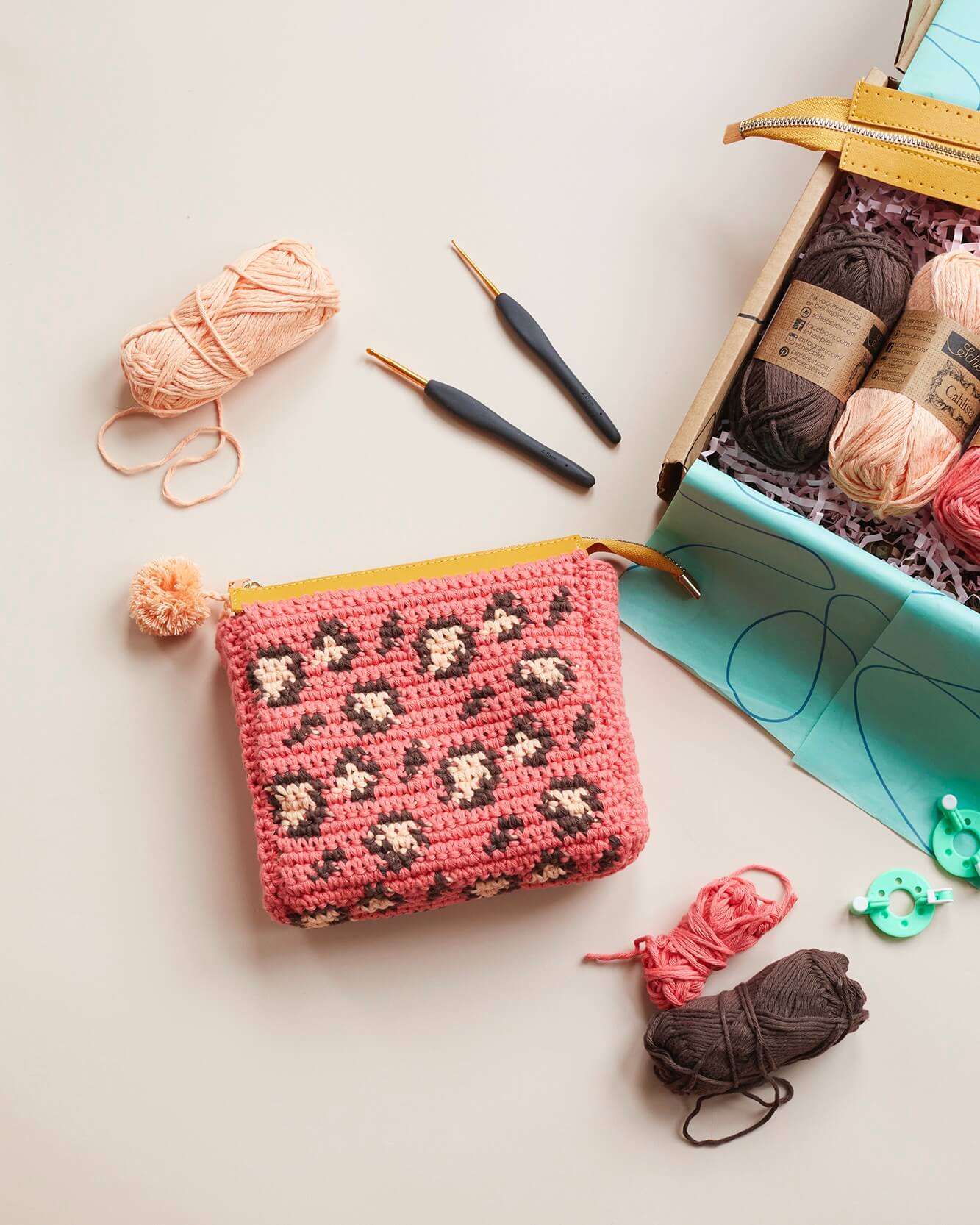 jungle-bag-crochet-kit-curate-crochet-box-lottie-and-albert