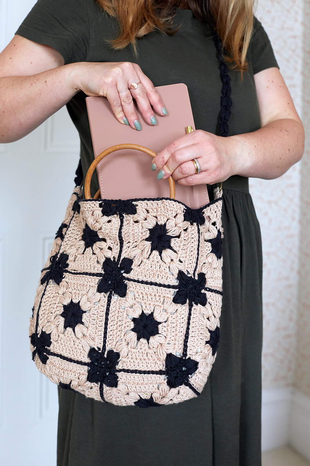 parisienne-bag-crochet-kit-curate-crochet-box-lottie-and-albert