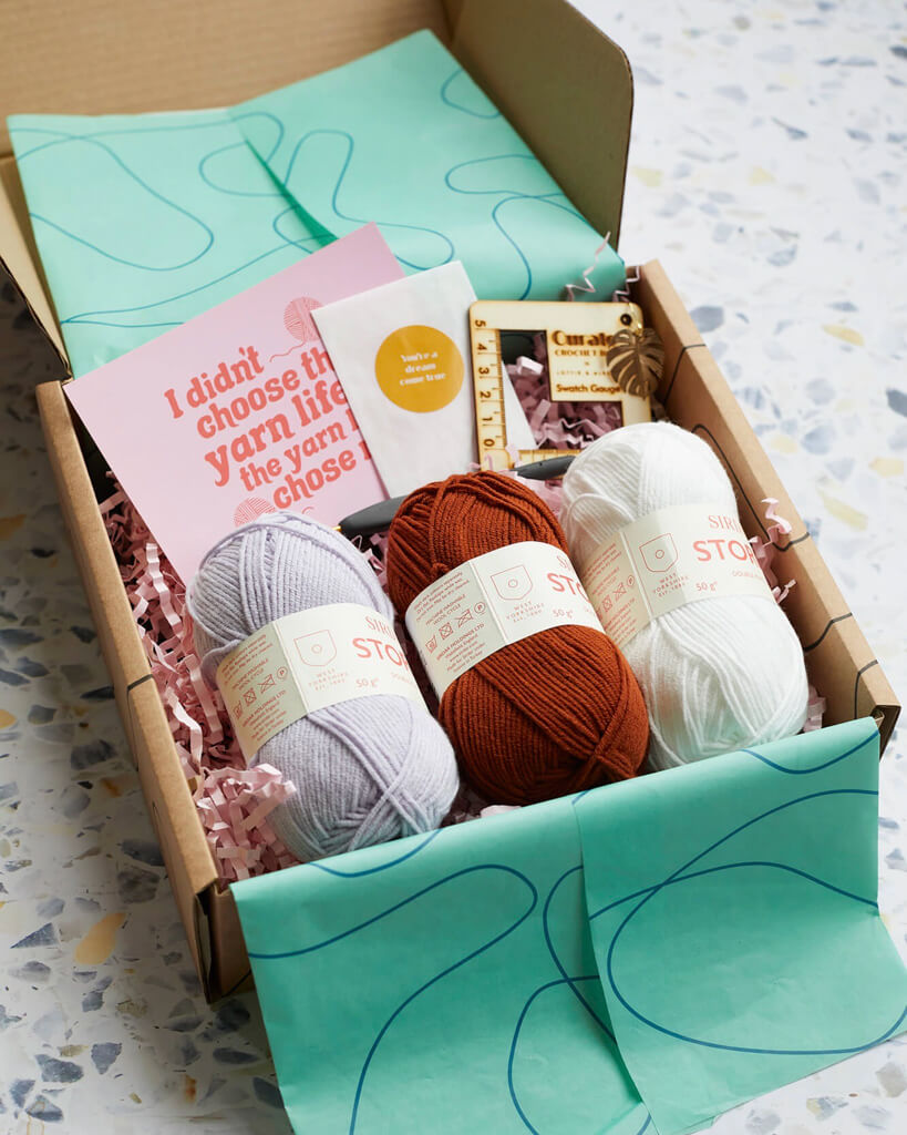 bobble-like-ite-hot-crochet-kit-curate-crochet-box-lottie-and-albert