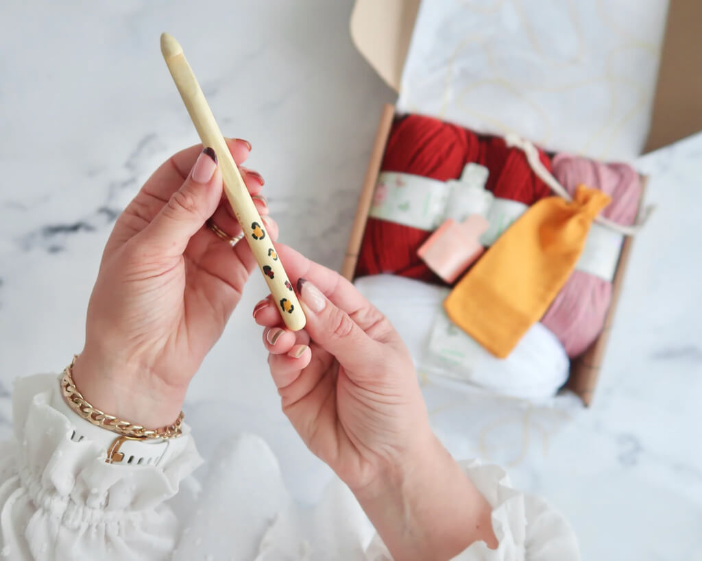 leopard-print-cowl-kit-curate-crochet-box-lottie-and-albert