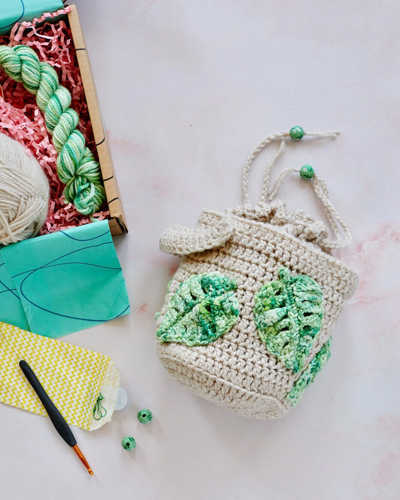 monstera-bag-crocket-kit-curate-crochet-box-lottie-and-albert