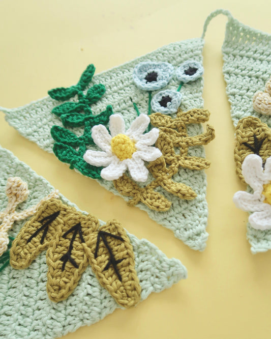 March - Daisy Chain Bunting