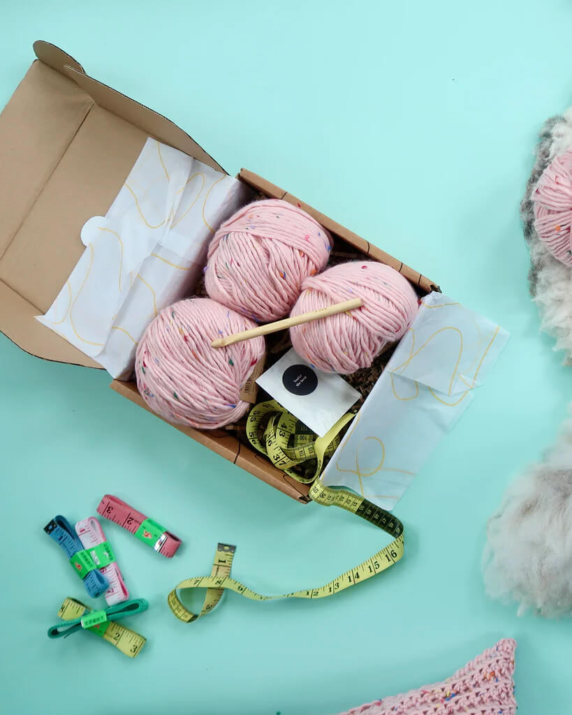 over-the-rainbow-cushion-crochet-kit-curate-crochet-box-lottie-and-albert