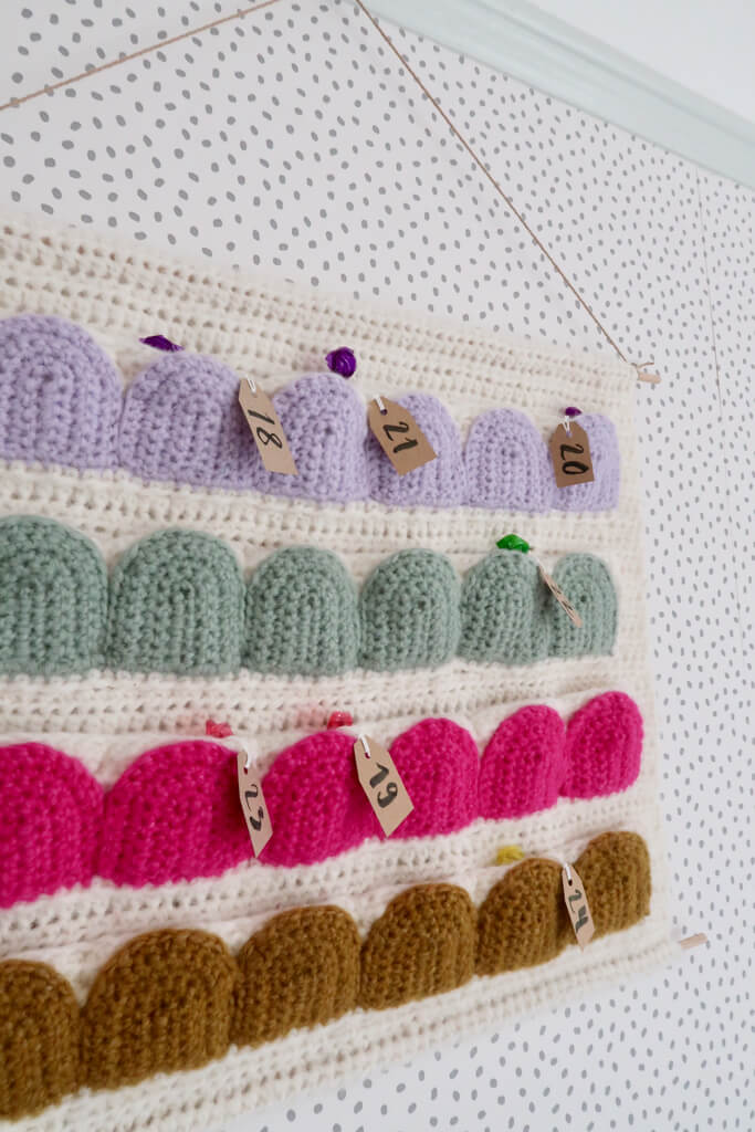 scallop-advent-organiser-crochet-pattern